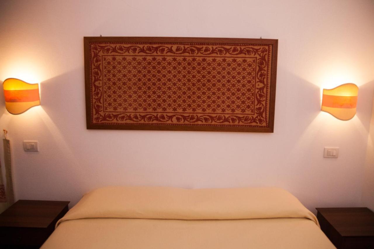 Affitta Camere Casa Delle Rose Villanova Monteleone Bagian luar foto