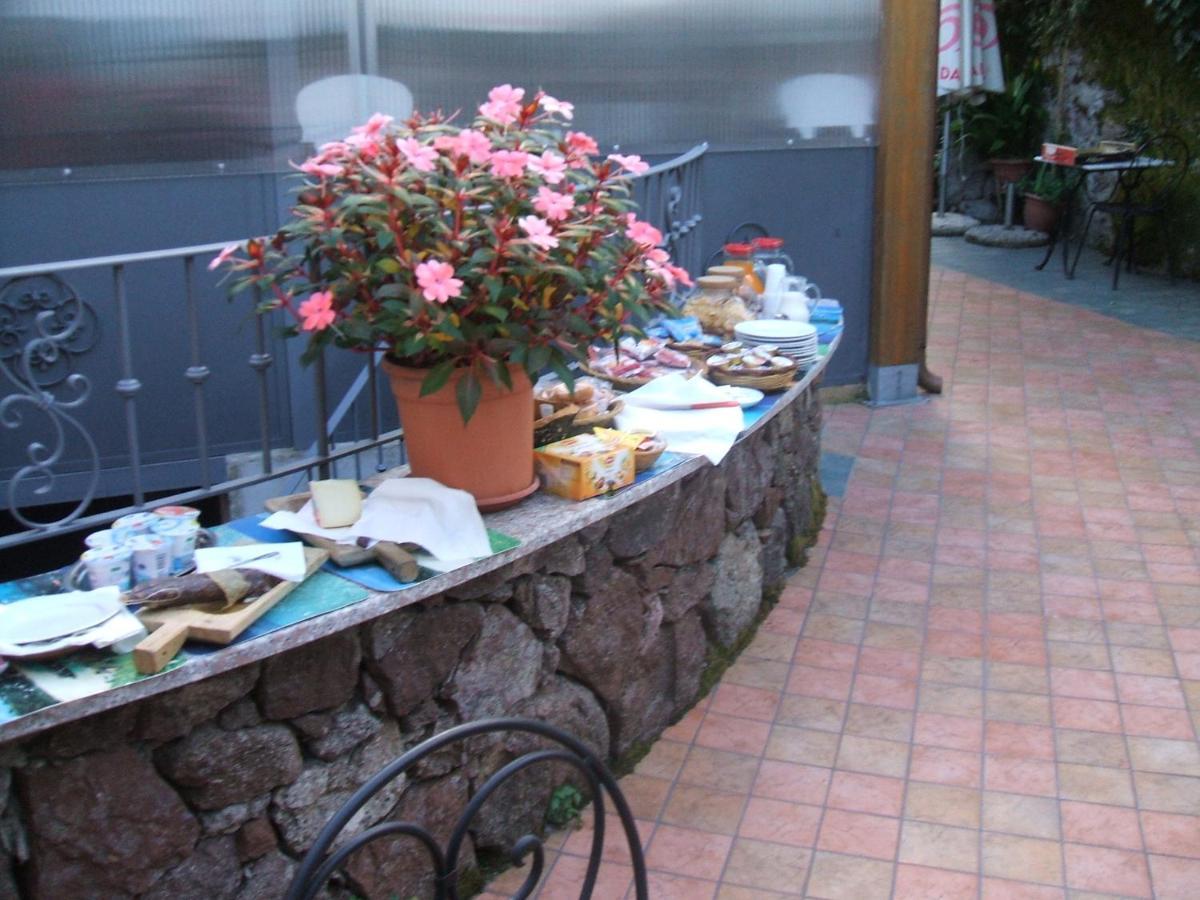 Affitta Camere Casa Delle Rose Villanova Monteleone Bagian luar foto