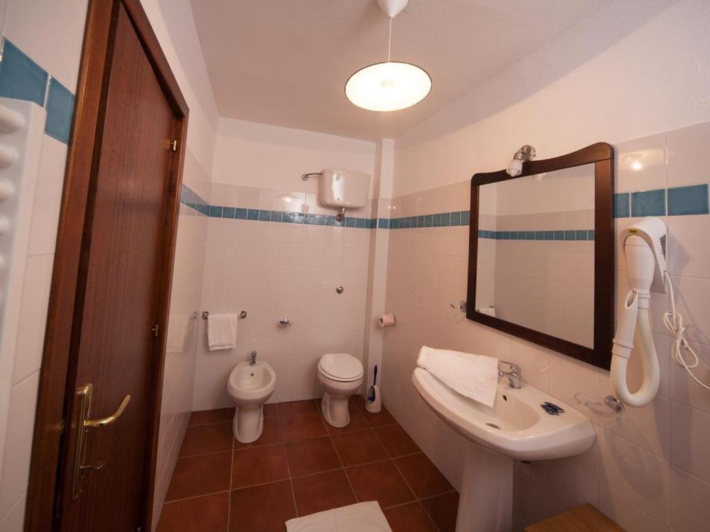 Affitta Camere Casa Delle Rose Villanova Monteleone Bagian luar foto