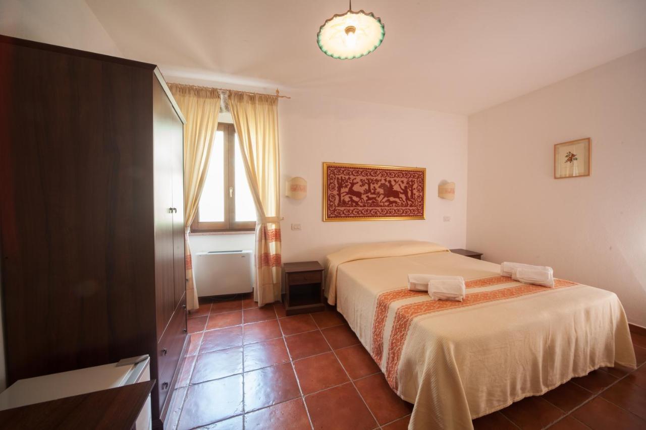 Affitta Camere Casa Delle Rose Villanova Monteleone Bagian luar foto